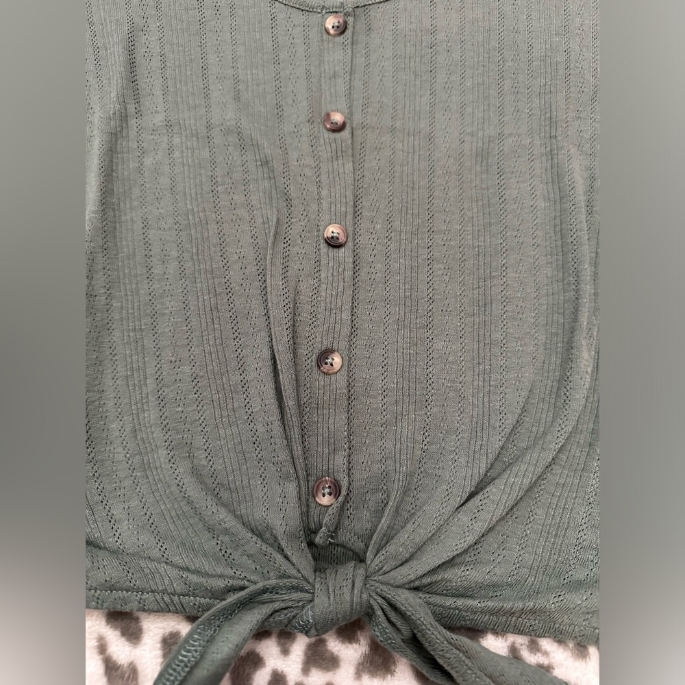 American Eagle Pointelle Button Front Tie Knot T-Shirt in Green Size Medium - Picture 10 of 16